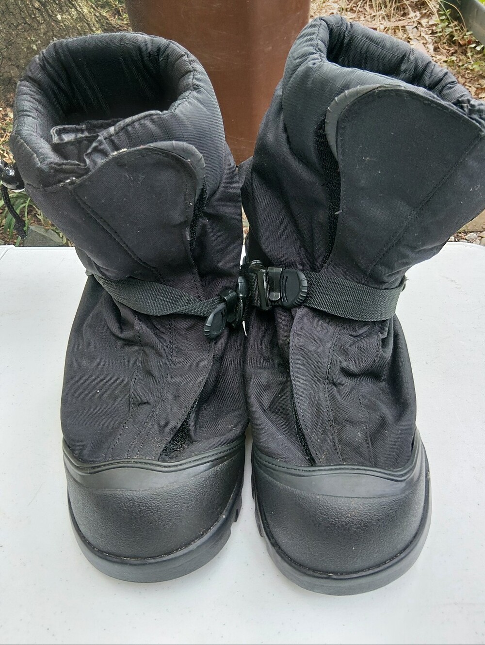 Thorogood Neos winter snow over boot.Size large (10.5)